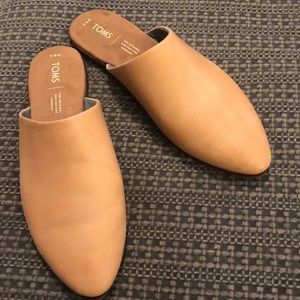 TOMS Jutti honey mule size 8.5.